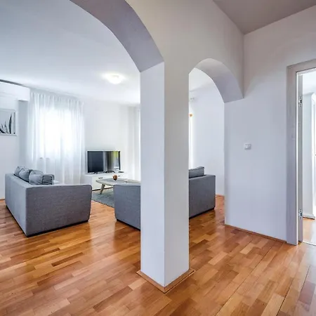 Three-bedroom Holiday In