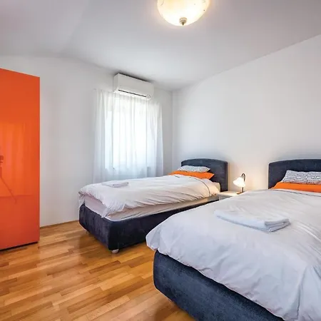 Three-bedroom Holiday In Casa de Férias Bašanija